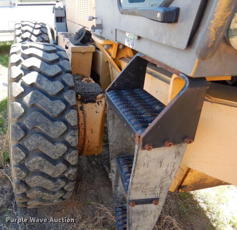 image for item DH7353 2001 Champion 720A  VHP motor grader