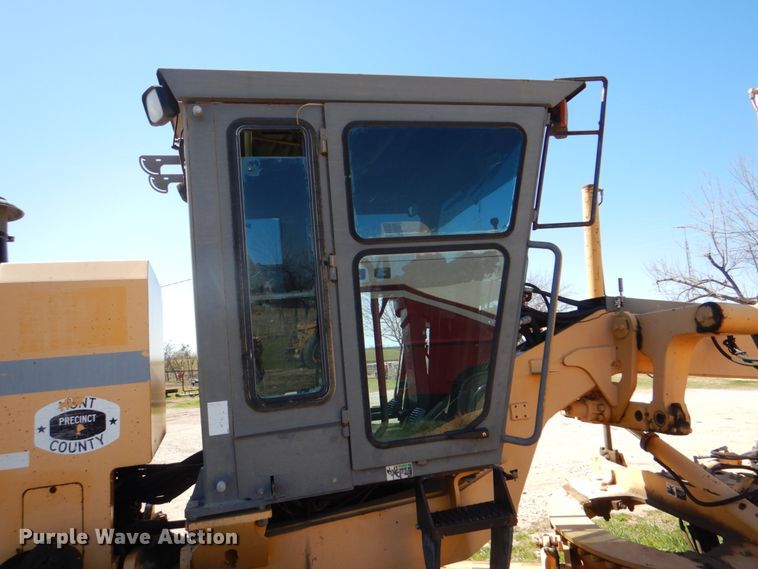 image for item DH7353 2001 Champion 720A  VHP motor grader