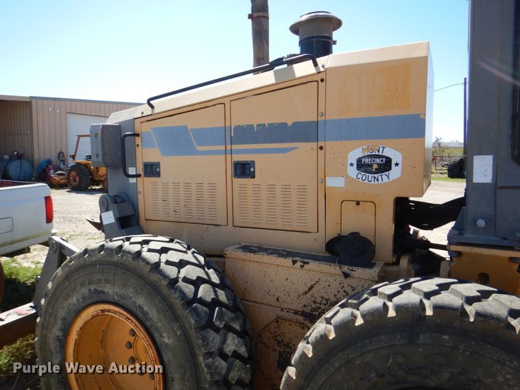 image for item DH7353 2001 Champion 720A  VHP motor grader