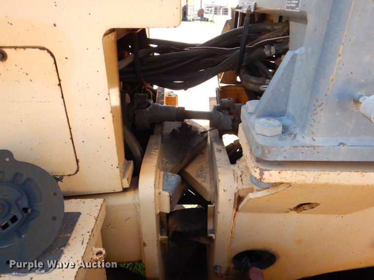 image for item DH7353 2001 Champion 720A  VHP motor grader