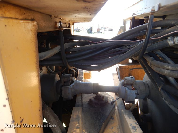 image for item DH7353 2001 Champion 720A  VHP motor grader