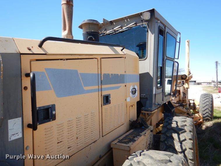 image for item DH7353 2001 Champion 720A  VHP motor grader