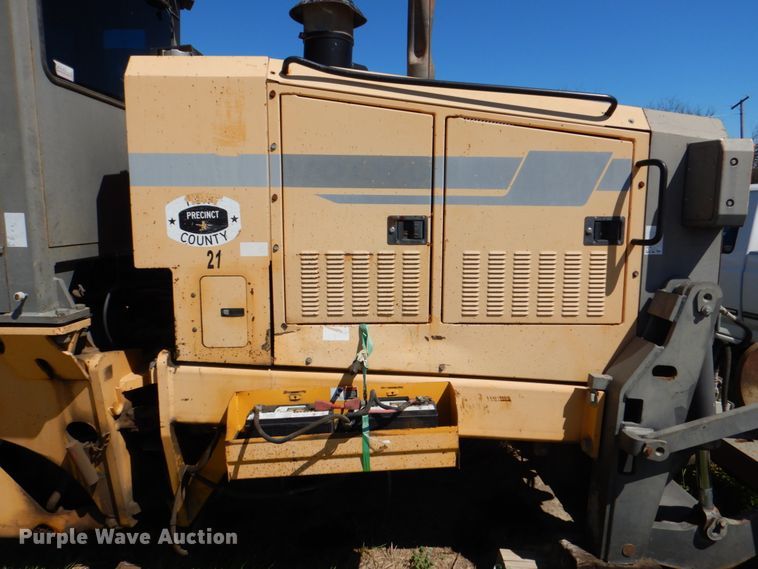 image for item DH7353 2001 Champion 720A  VHP motor grader