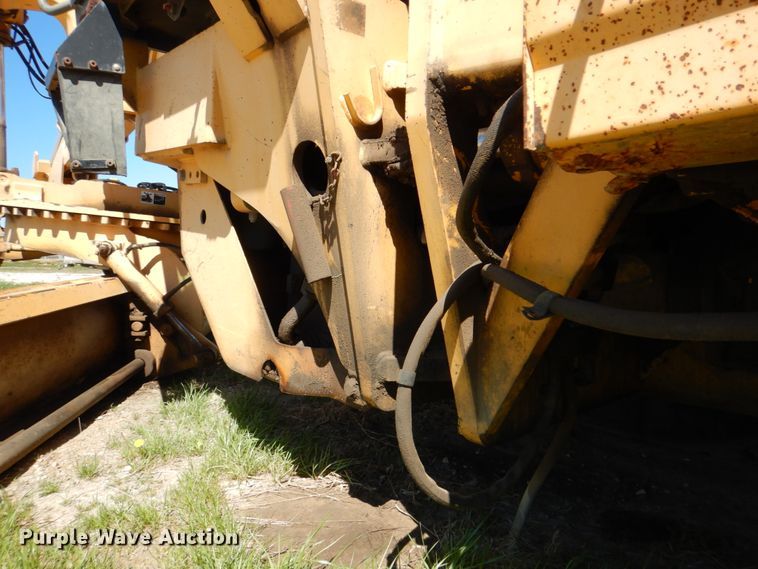 image for item DH7353 2001 Champion 720A  VHP motor grader