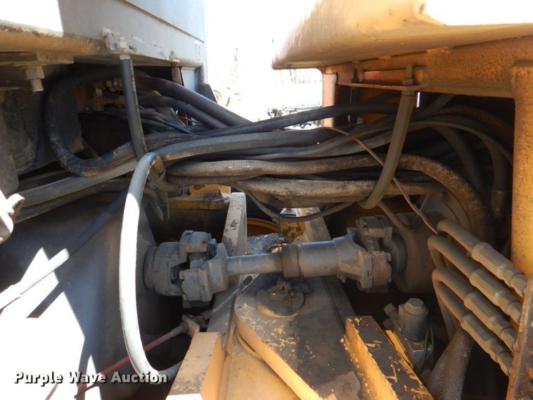 image for item DH7353 2001 Champion 720A  VHP motor grader