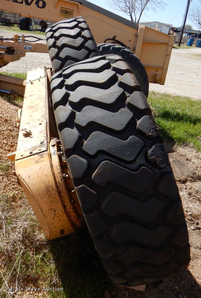 image for item DH7353 2001 Champion 720A  VHP motor grader