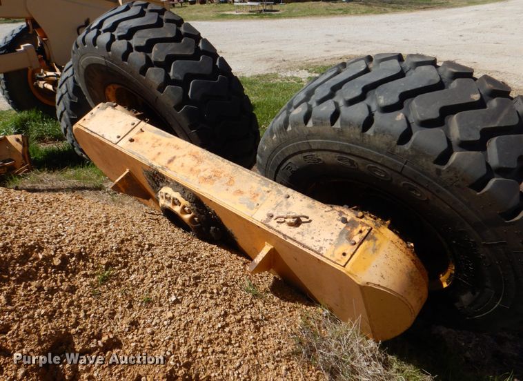 image for item DH7353 2001 Champion 720A  VHP motor grader