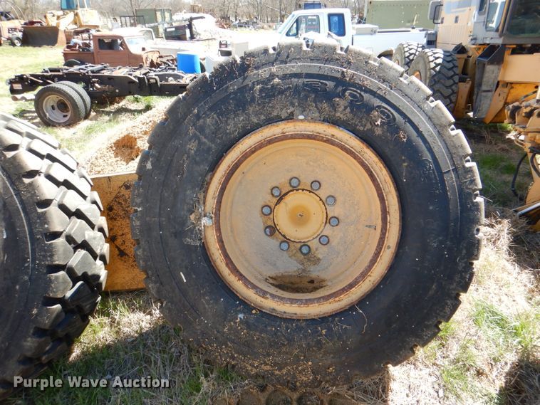 image for item DH7353 2001 Champion 720A  VHP motor grader