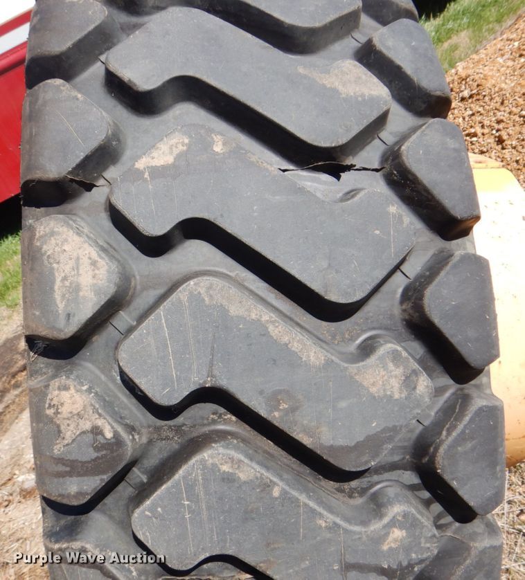 image for item DH7353 2001 Champion 720A  VHP motor grader