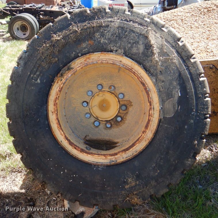 image for item DH7353 2001 Champion 720A  VHP motor grader