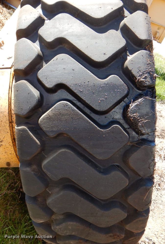 image for item DH7353 2001 Champion 720A  VHP motor grader