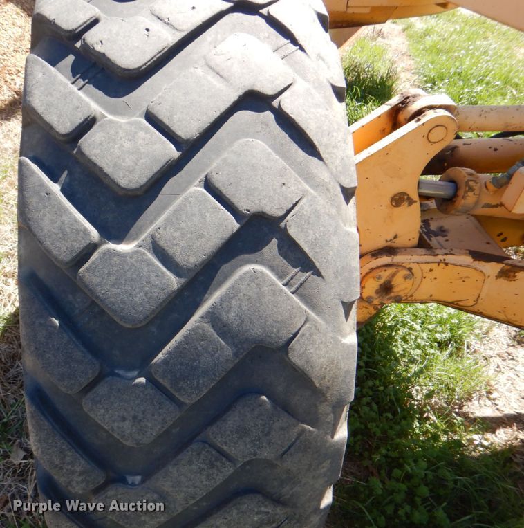 image for item DH7353 2001 Champion 720A  VHP motor grader