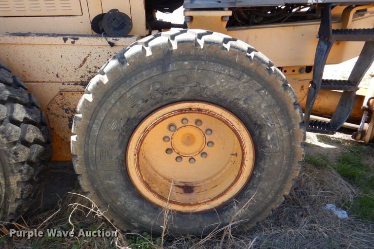 image for item DH7353 2001 Champion 720A  VHP motor grader