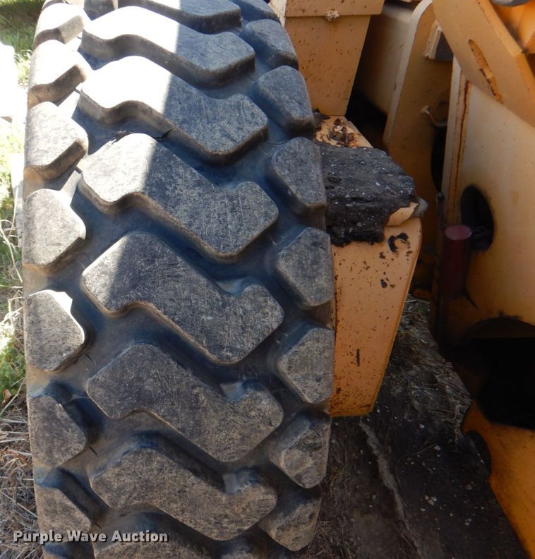 image for item DH7353 2001 Champion 720A  VHP motor grader