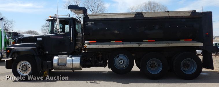 image for item DH8954 2000 Mack RD688S  dump truck