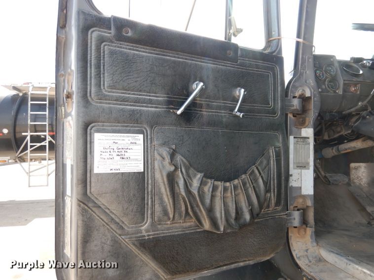 image for item DH8954 2000 Mack RD688S  dump truck