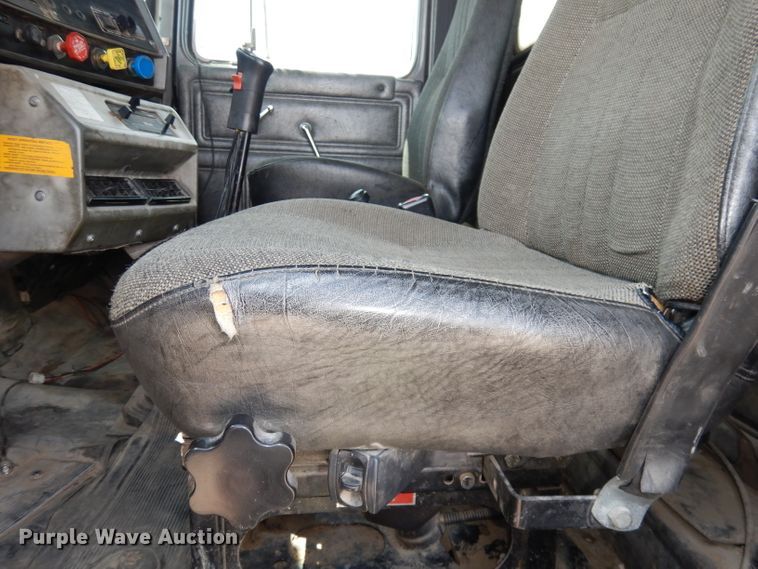 image for item DH8954 2000 Mack RD688S  dump truck