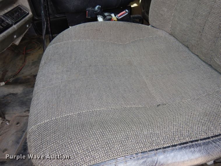 image for item DH8954 2000 Mack RD688S  dump truck