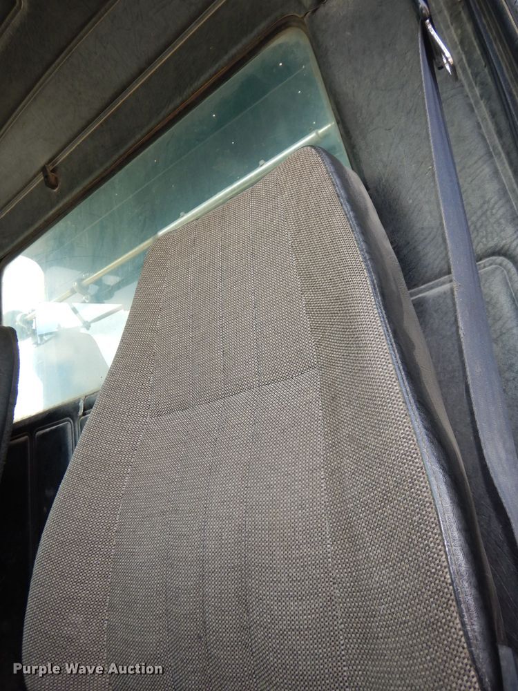 image for item DH8954 2000 Mack RD688S  dump truck