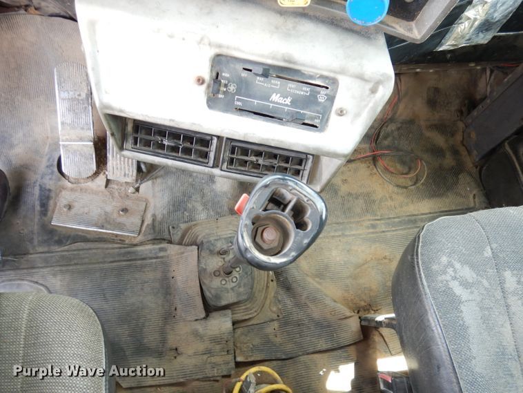 image for item DH8954 2000 Mack RD688S  dump truck