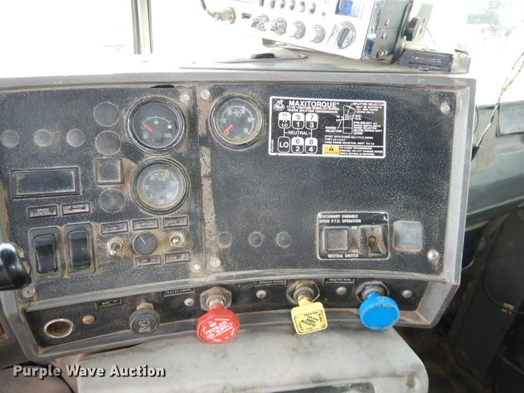 image for item DH8954 2000 Mack RD688S  dump truck