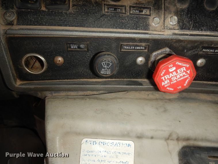 image for item DH8954 2000 Mack RD688S  dump truck