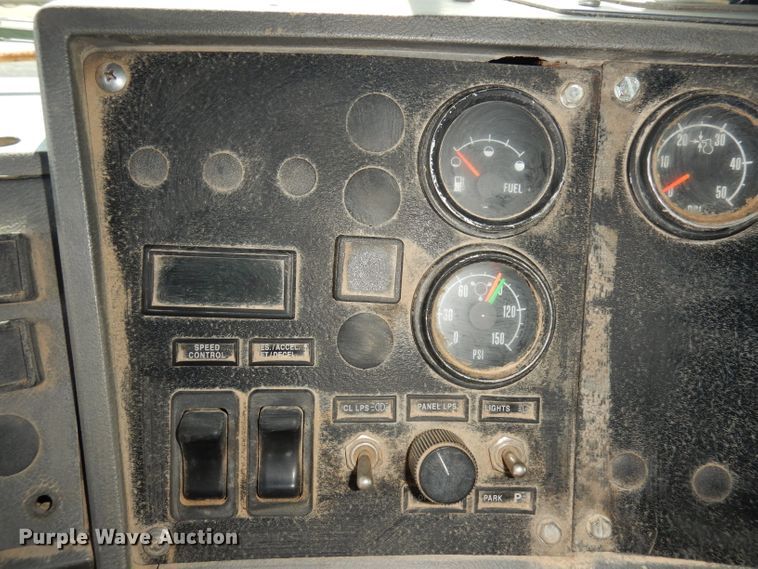 image for item DH8954 2000 Mack RD688S  dump truck