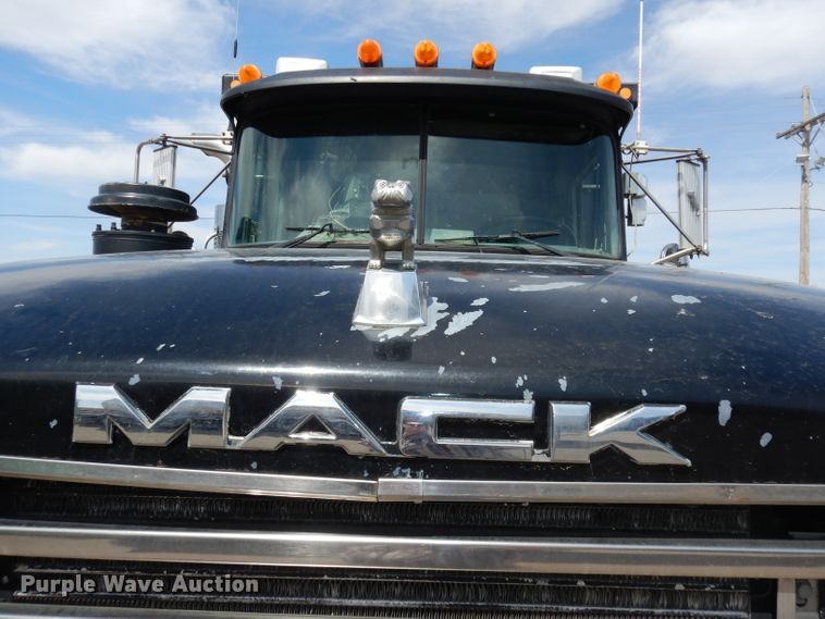 image for item DH8954 2000 Mack RD688S  dump truck