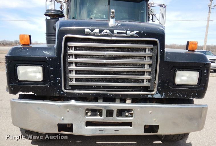 image for item DH8954 2000 Mack RD688S  dump truck