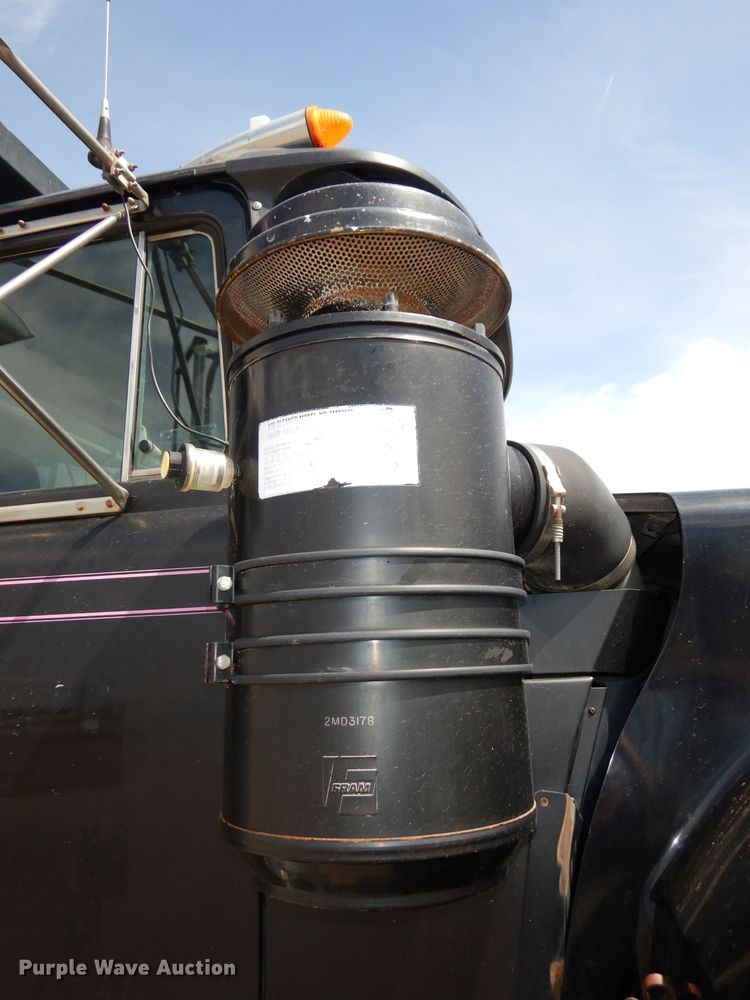 image for item DH8954 2000 Mack RD688S  dump truck