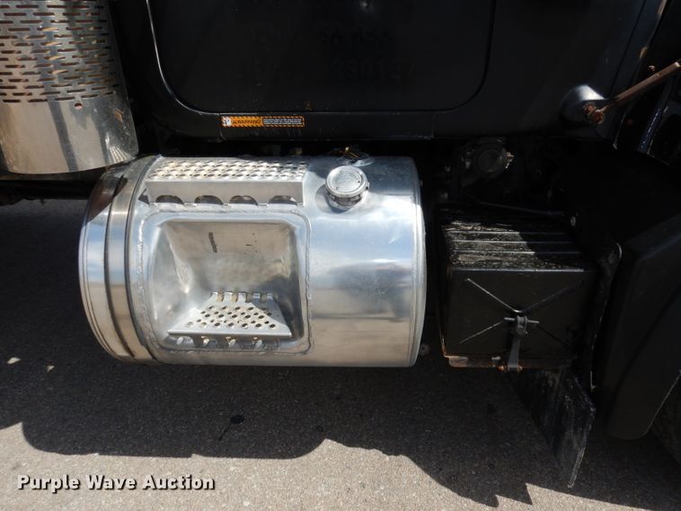 image for item DH8954 2000 Mack RD688S  dump truck