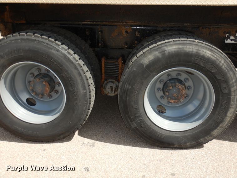 image for item DH8954 2000 Mack RD688S  dump truck