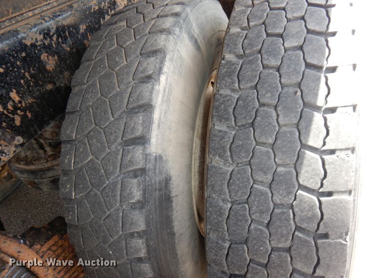 image for item DH8954 2000 Mack RD688S  dump truck