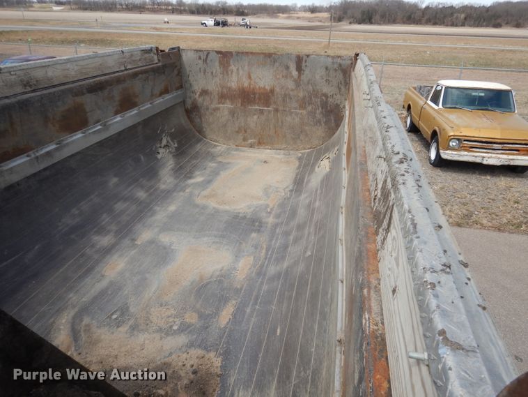 image for item DH8954 2000 Mack RD688S  dump truck