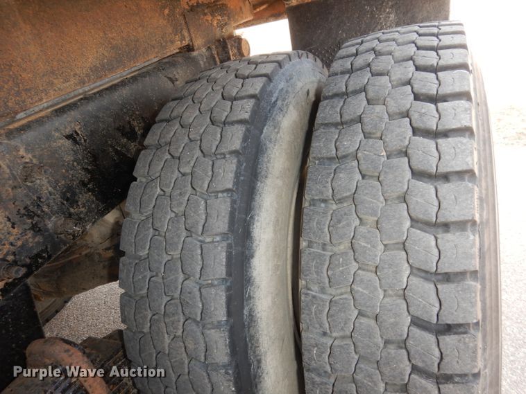 image for item DH8954 2000 Mack RD688S  dump truck