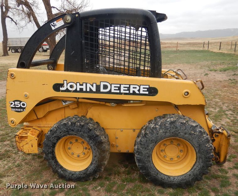 image for item DJ1298 2003 John Deere 250 skid steer loader