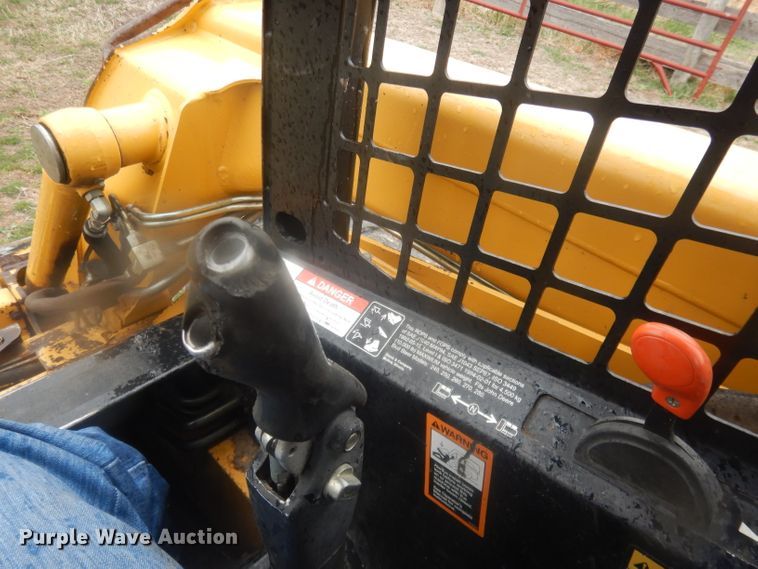 image for item DJ1298 2003 John Deere 250 skid steer loader