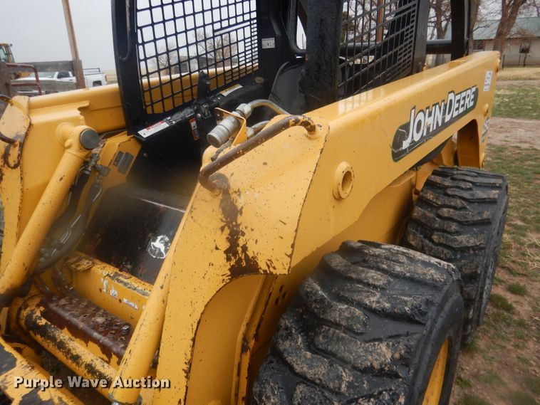 image for item DJ1298 2003 John Deere 250 skid steer loader