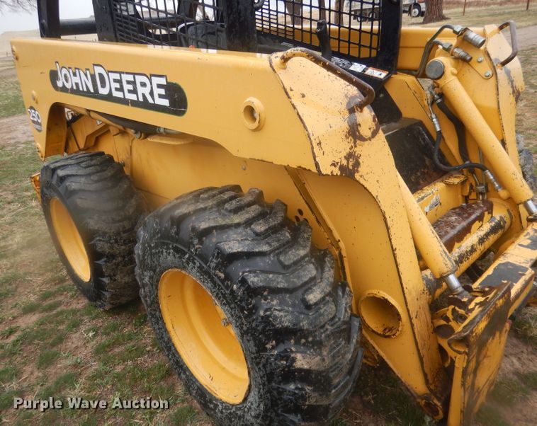image for item DJ1298 2003 John Deere 250 skid steer loader