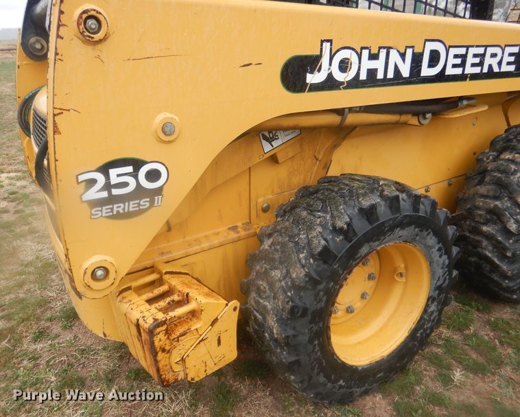 image for item DJ1298 2003 John Deere 250 skid steer loader