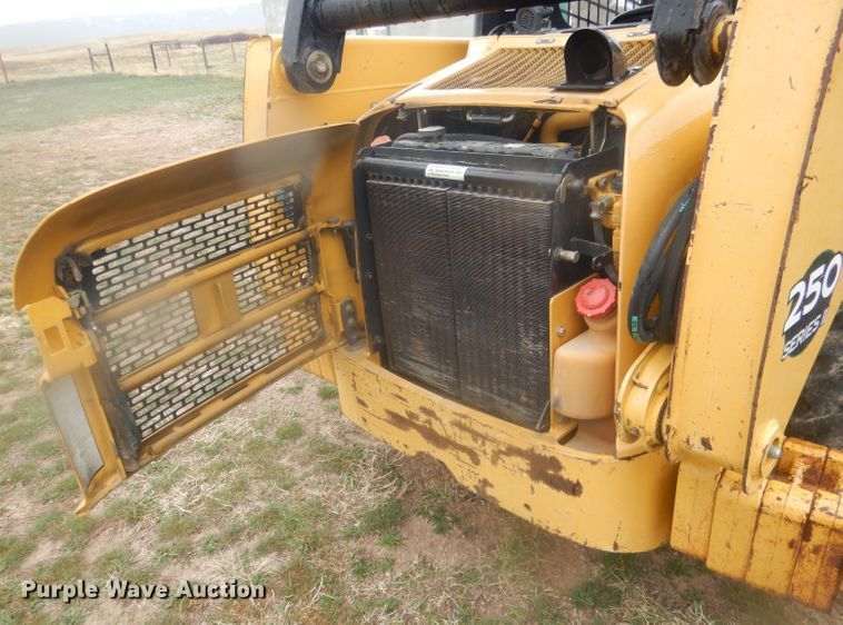 image for item DJ1298 2003 John Deere 250 skid steer loader