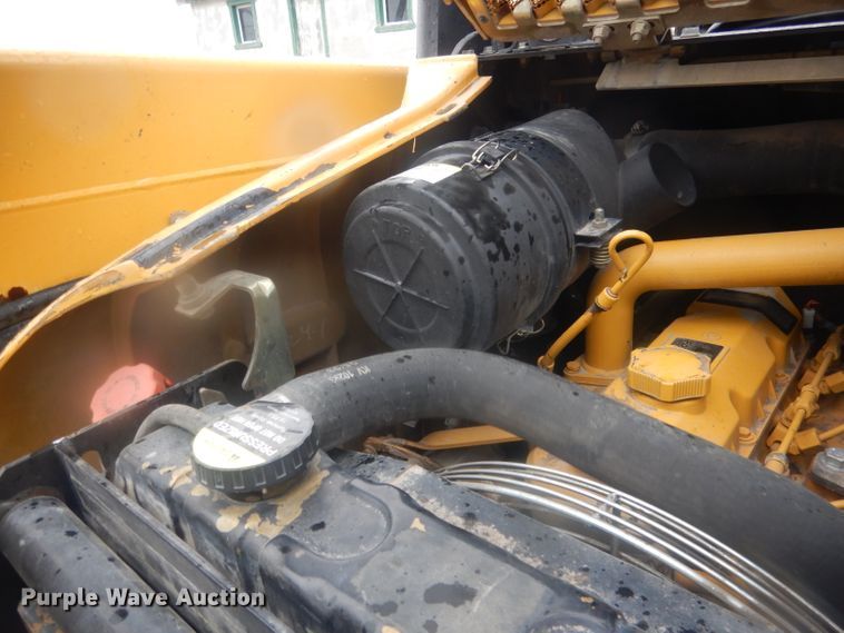 image for item DJ1298 2003 John Deere 250 skid steer loader