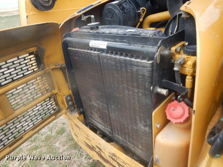 image for item DJ1298 2003 John Deere 250 skid steer loader