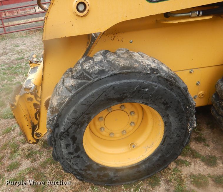 image for item DJ1298 2003 John Deere 250 skid steer loader