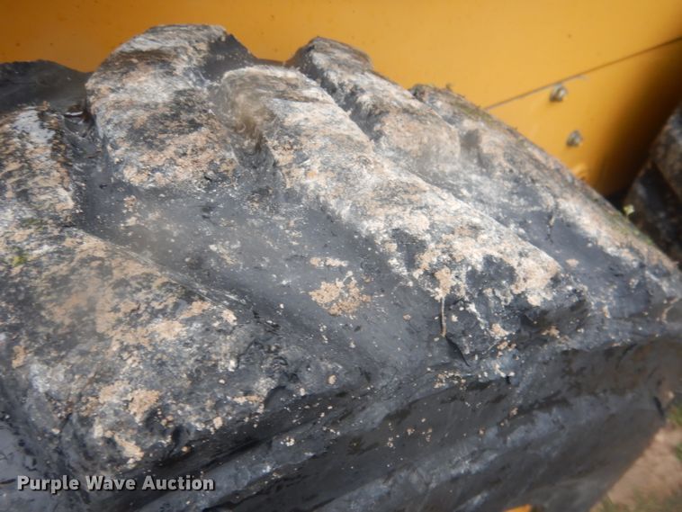 image for item DJ1298 2003 John Deere 250 skid steer loader