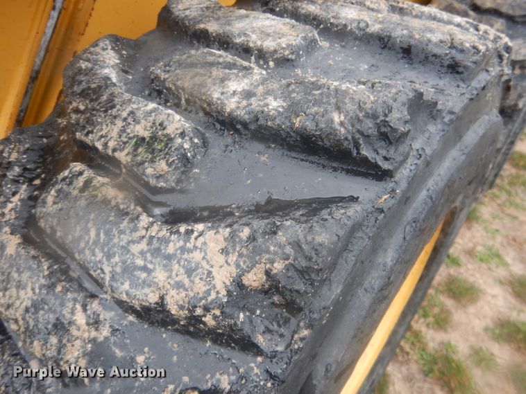 image for item DJ1298 2003 John Deere 250 skid steer loader