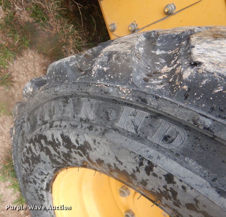 image for item DJ1298 2003 John Deere 250 skid steer loader