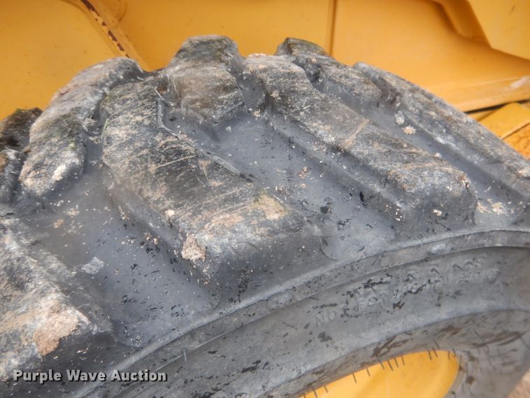 image for item DJ1298 2003 John Deere 250 skid steer loader