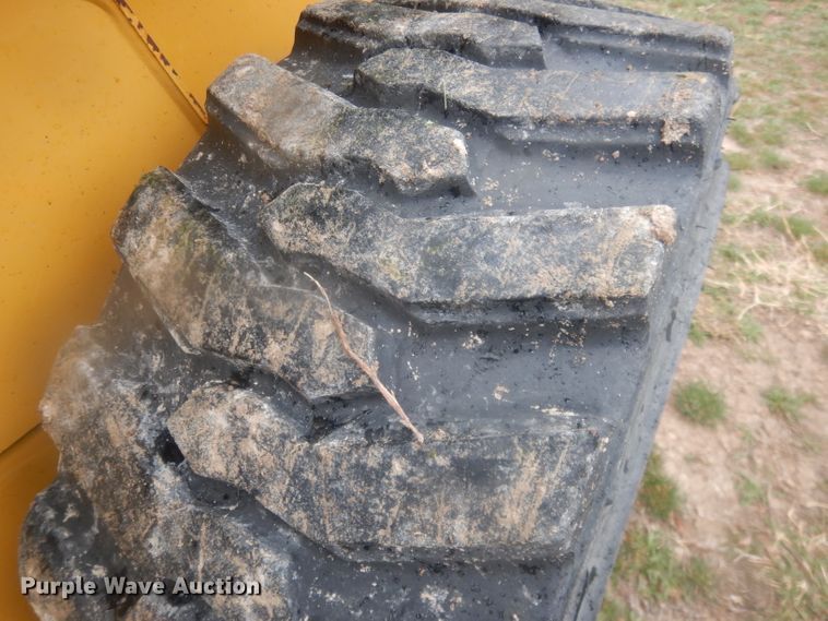 image for item DJ1298 2003 John Deere 250 skid steer loader