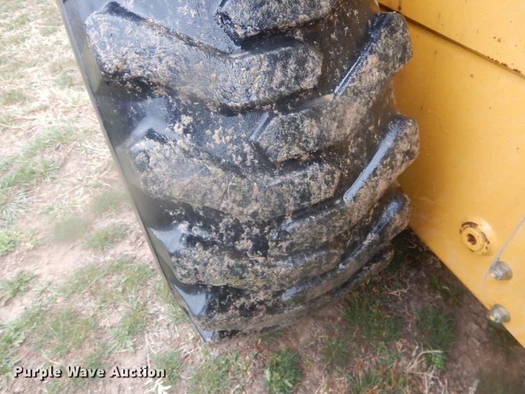 image for item DJ1298 2003 John Deere 250 skid steer loader